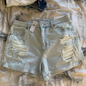 American Eagle high wait mom short. Size 14. New with tags.